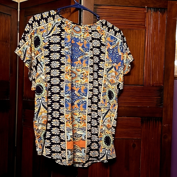 Short Sleeved Colorful Top - Picture 2 of 5